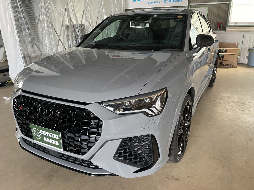 アウディRS Q3のコーティング、ボディにアルミホイールとレザーシート