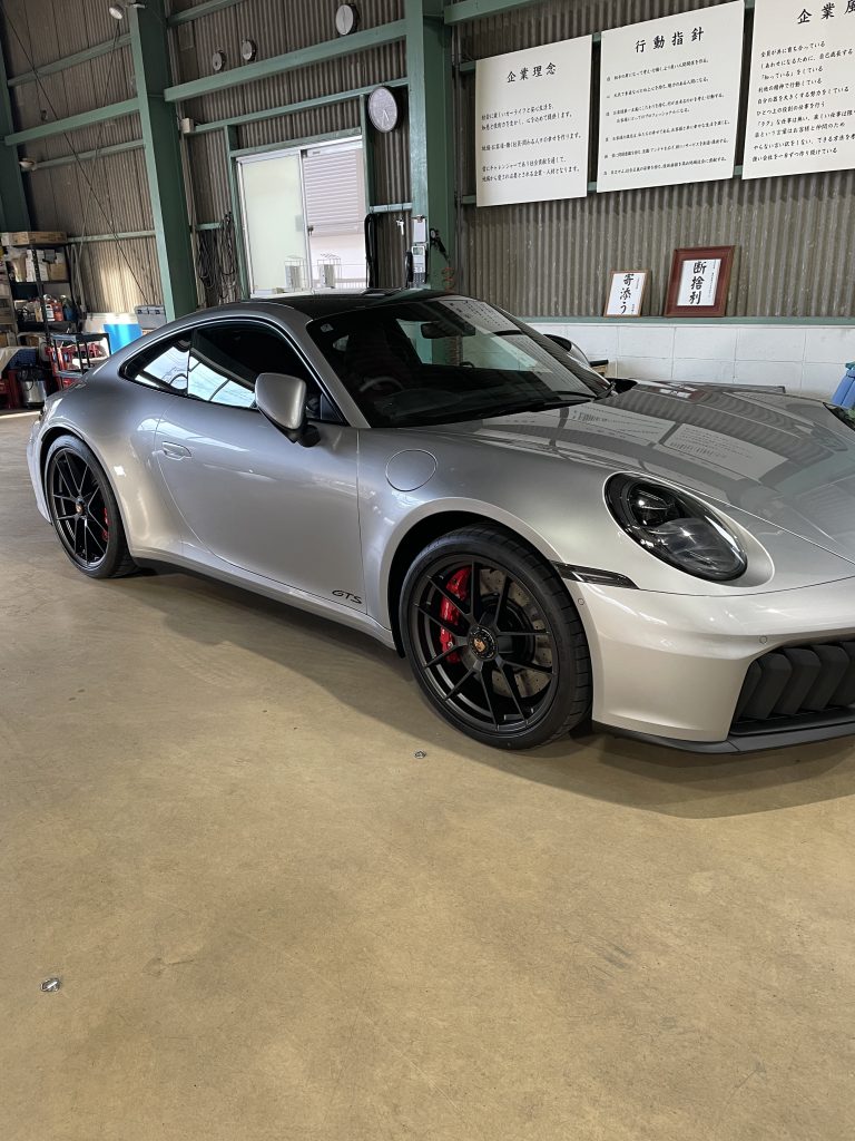 ポルシェ911カレラ4GTSストーンガードとホイールコーティング