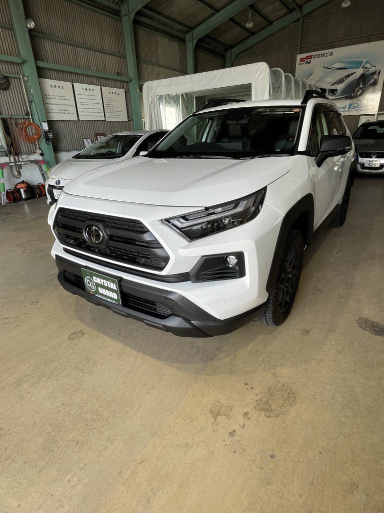 RAV4のフロントエンブレム