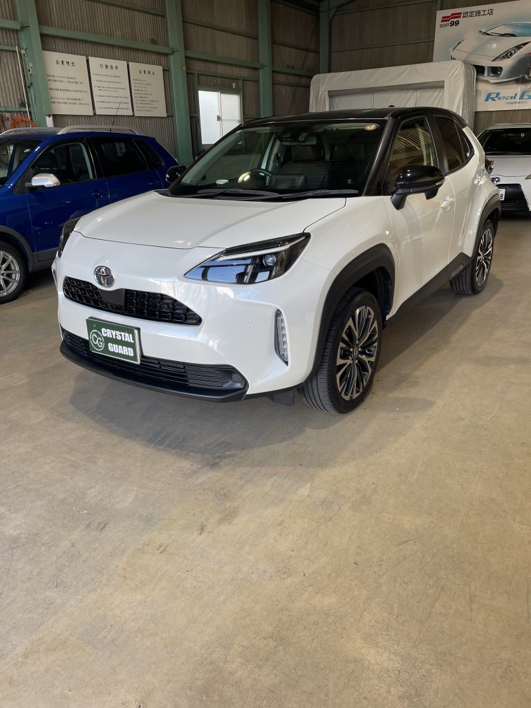 ヤリスクロスのフロントピラーラッピング