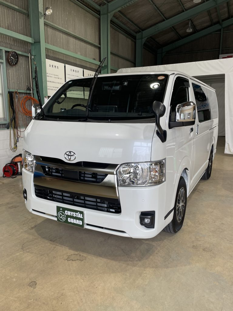 ハイエースのハイブリッドグラスシーラント施工