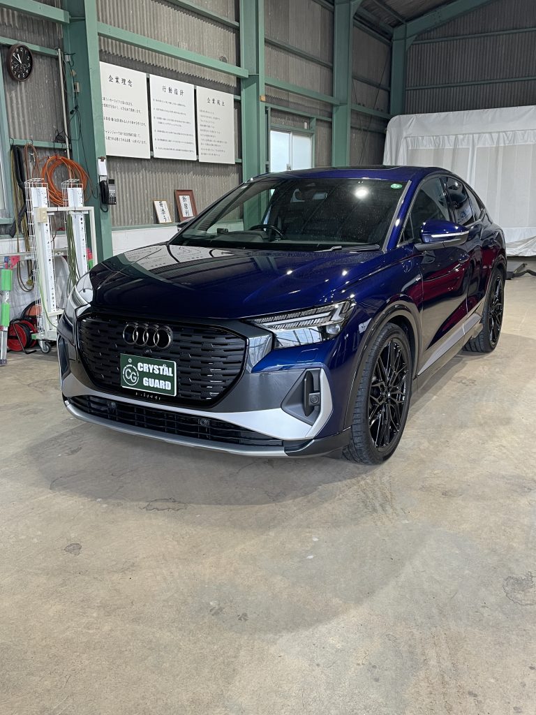 アウディQ4etronのラッピング