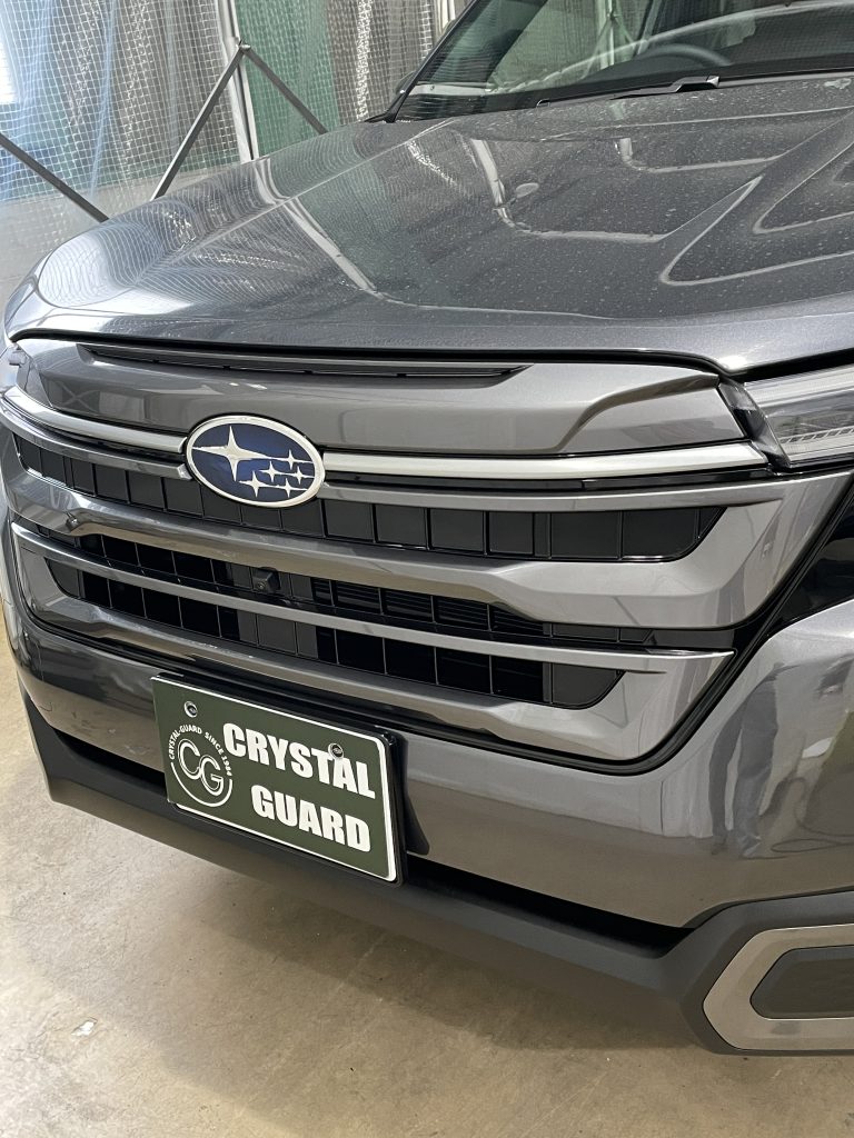 フォレスターのフロントグリルラッピング、ブラックアウト