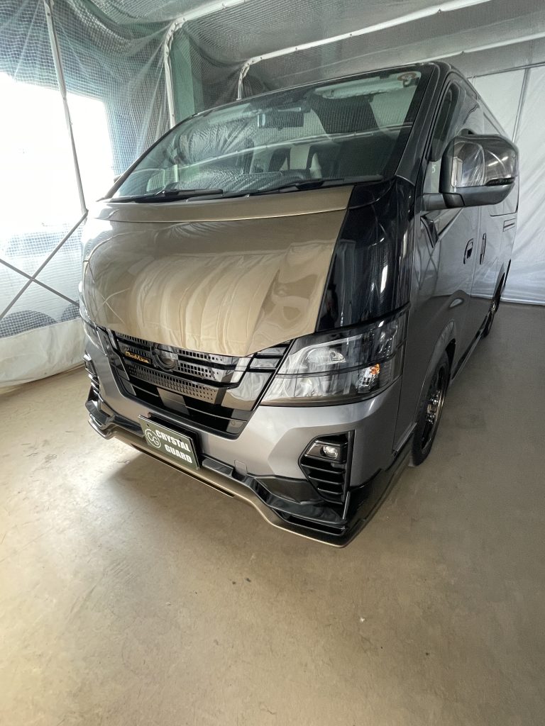 キャラバンの細いラインのラッピング